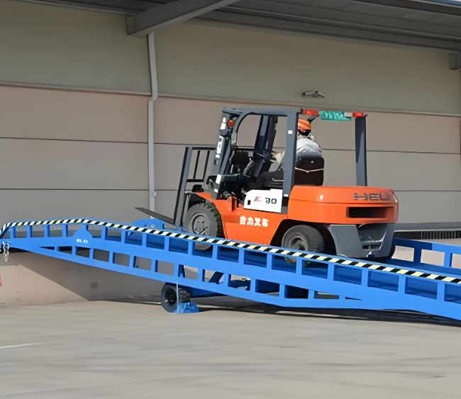 北泉镇移动式卸货平台（叉车用）